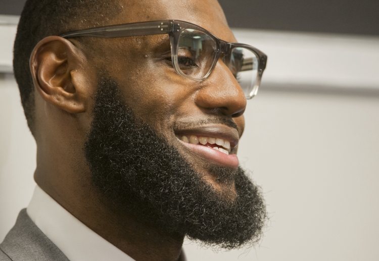 นับเป็นก้าวต่อไปของ แคฟส์ หลังหมดยุค เลอบรอน เจมส์ ที่ทิ้งกันไปเล่นให้ แอลเอ.เลเกอร์ส ปล่อย เลิฟ แบกแฟรนไชส์ใส่หลังฐานะหน้าตาสโมสร