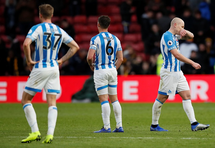 Primary KeywordPremier League Secondary Keyworddự đoán sbobet nhận định West Ham vs Huddersfield cập nhật Premier League 2019 Article Title VNPremier League West Ham vs Huddersfield: Khó khăn cho Huddersfield! Article Title EnglishPremier League West Ham vs Huddersfield: A challenging match for Huddersfield! Premier League West Ham vs Huddersfield: Khó khăn cho Huddersfield! West Ham vs Huddersfield Cùng dự đoán Sbobet đánh giá trận West Ham vs Huddersfield, 23:00 ngày 16/03 (GMT+8) và cập nhật Premier League 2019! West Ham cần thêm 1 điểm nữa để chính thức trụ hạng thành công, trong khi cơ hội đó đối với Huddersfield gần như không còn. Do vậy, trận đấu tới có lẽ sẽ chỉ có một đội chơi hết mình. Những điểm đáng chú ý West Ham đang có thành tích ghi bàn không đế nỗi tồi. Sau 30 vòng đấu, họ cũng có được 37 bàn thắng. Song, cũng có đến 43 lần đội bóng này để thủng lưới. Trong quá khứ, có 3 lần đội bóng này đối đầu với đối thủ Huddersfield. Trong cả 3 trận đấu đó, họ đều có được bàn thắng. Thậm chí, 2/3 trận này họ ghi được từ 2 bàn thắng trở lên. Trong 10 trận đấu gần đây nhất của mình, có 6 trận West Ham ghi được bàn thắng. Trong đó, có 3 trận họ ghi được từ 2 bàn trở lên. Song, cũng có đến 8/10 trận này họ để thủng lưới. Trên sân nhà, đến 8/10 trận họ có bàn với 6 trong số đó là từ 2 bàn thắng trở lên. Song, cũng có 7/10 trận này họ thủng lưới. 1 Theo các nhận định West Ham vs Huddersfield, trong khi đó, Huddersfield Town đang là đội bóng gây thất vọng nhất giải đấu, đặc biệt là ở hàng công. Sau 30 vòng đấu, chỉ vỏn vẹn 15 lần họ có được bàn thắng. Thế nhưng, lại có đến 53 lần họ để thủng lưới. Trong 3 lần đối đầu với đối thủ thành London này, có 2 trận họ có bàn nhưng cả 2 trận họ chỉ đều ghi được 1 bàn. Trong 10 trận đấu gần đây nhất của mình, chỉ vỏn vẹn 2 trận Huddersfield có được bàn thắng, 1 thành tích hết sức tồi tệ. Trong khi đó, có đến 8/10 trận này họ thủng lưới với 5 trong số đó là từ 2 bàn thua trở lên. Trên sân khách, cũng chỉ 3/10 trận gần nhất họ có bàn. Song, cũng có 8/10 trận này họ thủng lưới với 4 trong số đó là từ 2 bàn thua trở lên. West Ham đang đứng thứ 9 trên bảng xếp hạng với 39 điểm sau 30 vòng đấu của Ngoại hạng Anh. Ở 3 lần đối đầu trước đây với đội khách, cả 3 lần họ đều bất bại với 2 trong số đó là những chiến thắng. Cả 2 chiến thắng này, đội chủ sân London đều thắng với cách biệt 2 bàn trở lên. Điều này cho thấy cả năng thắng đậm của họ trong trận này là khá cao. Trong 10 trận đấu gần đây nhất của mình, có 3 trận West Ham giành được chiến thắng. Đáng chú ý khi 2/3 chiến thắng này, họ đều thắng cách biệt 2 bàn trở lên. Ngoài ra, 2/3 trận đó họ cũng giữ sạch lưới. Trên sân nhà, đến 6/10 trận gần nhất West Ham giành chiến thắng. Đến 4 trong số đó họ thắng cách biệt 2 bàn trở lên. 2 Theo các nhận định West Ham vs Huddersfield, trong khi đó, Huddersfield Town đang là đội bóng đội sổ cả giải đấu và có nguy cơ cao nhất phải xuống hạng ở mùa giải sau. Sau 30 vòng đấu, đội bóng này chỉ có được vỏn vẹn 14 điểm. Họ còn cách nhóm an toàn đến 16 điểm, 1 con số quá lớn với thực lực của họ hiện tại khi chỉ còn 8 vòng đấu nữa mọi chuyện sẽ kết thúc. Trong 3 lần đối đầu với West Ham, thành tích tốt nhất của họ chỉ là 1 trận hòa hồi đầu mùa. Trong 10 trận đấu gần đây nhất của mình, đến 8 trận Huddersfield để thua. Đáng chú ý khi đến 4 trong số đó họ thua cách biệt 2 bàn. Ngoài ra, 7/8 trận thua này họ đều không có bàn. Trên sân khách, đến 8/9 trận gần nhất họ thua trận. 3 trong số đó Huddersfield thua với cách biệt 2 bàn trở lên. Đội hình dự kiến giữa 2 đội West Ham vs Huddersfield Town West Ham: Fabianski, Cresswell, Ogbonna, Diop, Fredericks, Rice, Felipe Anderson, Lanzini, Noble, Snodgrass, Chicharito. Huddersfield Town: Lossl, Durm, Schindler, Zanka, Bacuna, Billing, Gorenc-Stankovic, Mooy, Pritchard, Mounie, Kachunga. Lịch sử thi đấu 3 trận gần nhất 2 đội gặp nhau: West Ham thắng 2, hòa 1 West Ham mới để thủng lưới 4 lần trong 6 trận đấu gần nhất chơi trên sân nhà Huddersfield mới giành được 1 chiến thắng trên sân khách kể từ đầu giải Tip cược LỰA CHỌN TỐI ƯU: Chọn Xỉu (Under) kèo 2.5@0.87 *** (23h00 16/03 GMT+8) Theo các nhận định West Ham vs Huddersfield, Huddersfield Town có thành tích đối đầu tích cực trước West Ham, nhưng thực tế West Ham United đã thành công hơn nhiều trong lịch sử đối đầu gần đây nhất khi thắng 2 và hòa 1 trong 3 lần đối đầu với Terrier. Và việc phải hành quân đến sân nhà của West Ham ngày hôm nay được xem là một khó khăn với Huddersfield Town. Meta Description Cùng dự đoán Sbobet đánh giá trận West Ham vs Huddersfield, 23:00 ngày 16/03 (GMT+8) và cập nhật Premier League 2019! 1st Image Request (English) A picture of West Ham Image Title in Vietnamese Premier League: West Ham mới để thủng lưới 4 lần trong 6 trận đấu gần nhất chơi trên sân nhà Image Caption in Vietnamese West Ham United đã thành công hơn nhiều trong lịch sử đối đầu gần đây nhất Image Alt Text in Vietnamese Premier League: West Ham đang đứng thứ 9 trên bảng xếp hạng với 39 điểm 2nd Image Request (English) A picture of Huddersfield Image Title in Vietnamese Premier League: Huddersfield Town có thành tích đối đầu tích cực trước West Ham Image Caption in Vietnamese Huddersfield Town đang là đội bóng gây thất vọng nhất giải đấu Image Alt Text in Vietnamese Premier League: Huddersfield mới giành được 1 chiến thắng trên sân khách kể từ đầu giải Outbound Link 1 URL https://www.bbc.com/sport/football/teams/west-ham-united Outbount Link 1 Anchor Text West Ham đang có thành tích ghi bàn không đế nỗi tồi Outbound Link 2 URL https://www.bbc.com/sport/football/teams/huddersfield-town Outbount Link 2 Anchor Text Huddersfield Town đang là đội bóng đội sổ cả giải Internal Link 1 URL https://www.liputanarena.com/premier-league/ Iternal Link 1 Anchor Text Premier League 2019 Internal Link 2 URL https://www.liputanarena.com/vi/tag/huddersfield-town-vi/ Iternal Link 2 Anchor Text các nhận định West Ham vs Huddersfield Tags /3 West Ham, Huddersfield FB Caption in Vietnamese ⚽ West Ham vs Huddersfield: Hành quân đến sân nhà của West Ham được xem là một khó khăn với Huddersfield Town!