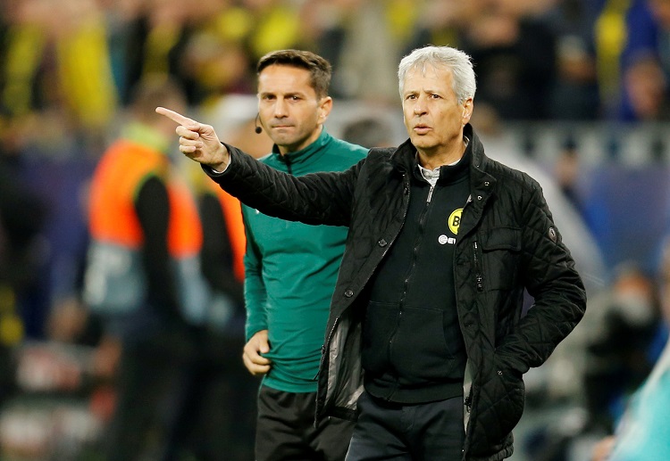 Lucien Favre giving commands in the touchline