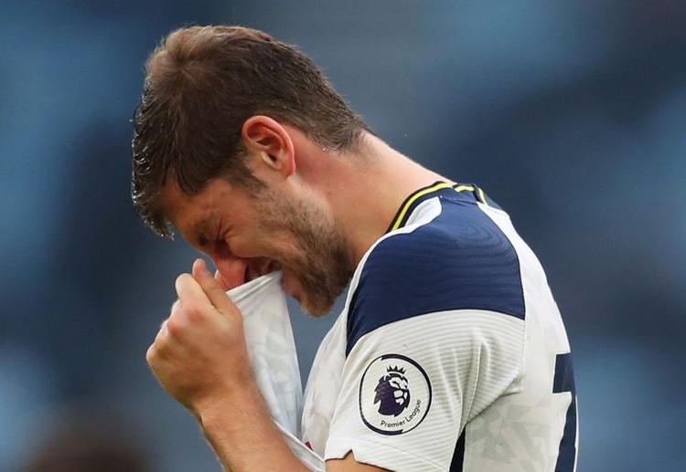 英超 托特纳姆热刺的穆萨·西索科 开球