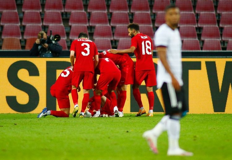 国际友谊赛土耳其球员图凡获得绝佳进球机会