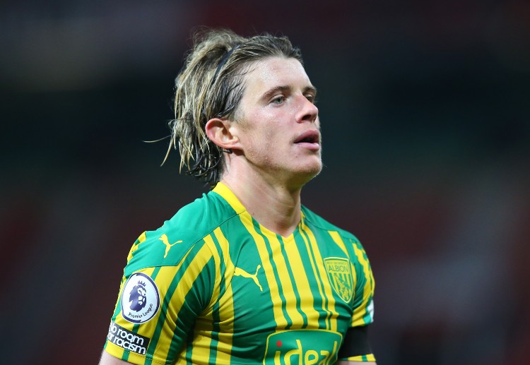 英超 西布朗 的康纳·卡拉格的行动瞬间