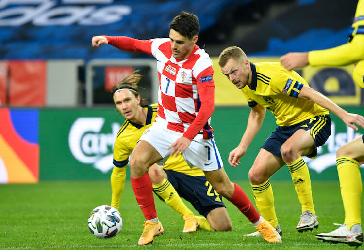 欧足联 克罗地亚 的尔纳·巴瑞西奇获得绝佳进球机会