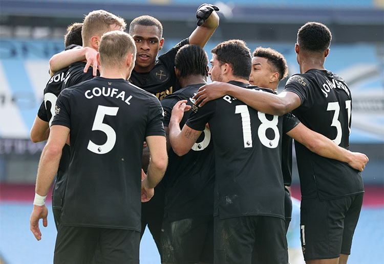 Premier League: West Ham đẩy cao đội hình lên tìm kiếm bàn thắng gỡ hòa và suýt chút nữa khiến Man City phải chia điểm