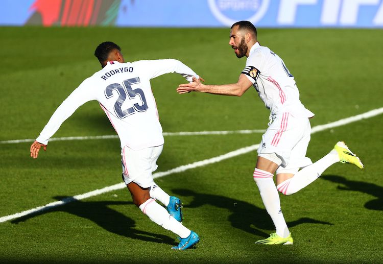 Karim Benzema scores a goal against Elche to take Real Madrid closer to Atletico Madrid in the La Liga table