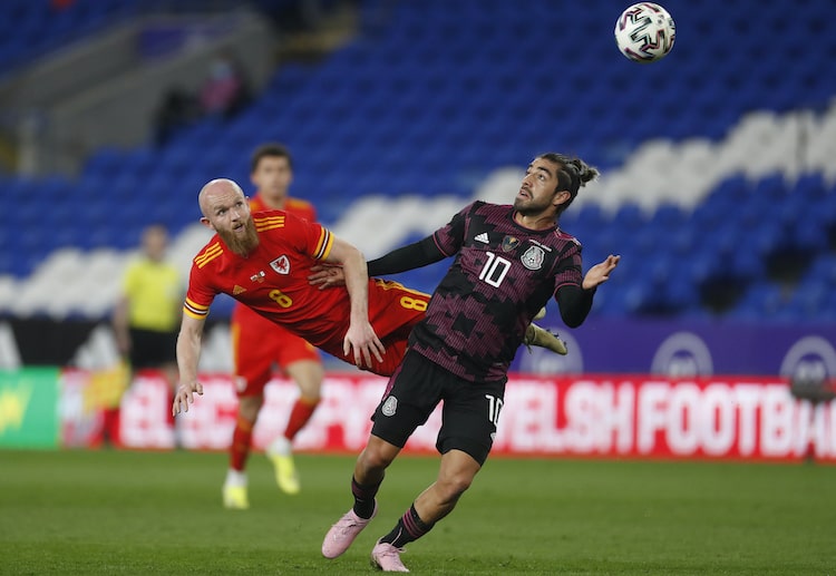 国际友谊赛 墨西哥 的瓜尔达多获得黄牌