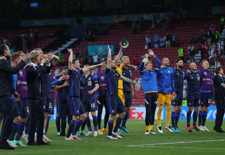 欧洲杯 芬兰的乌罗宁正在进球