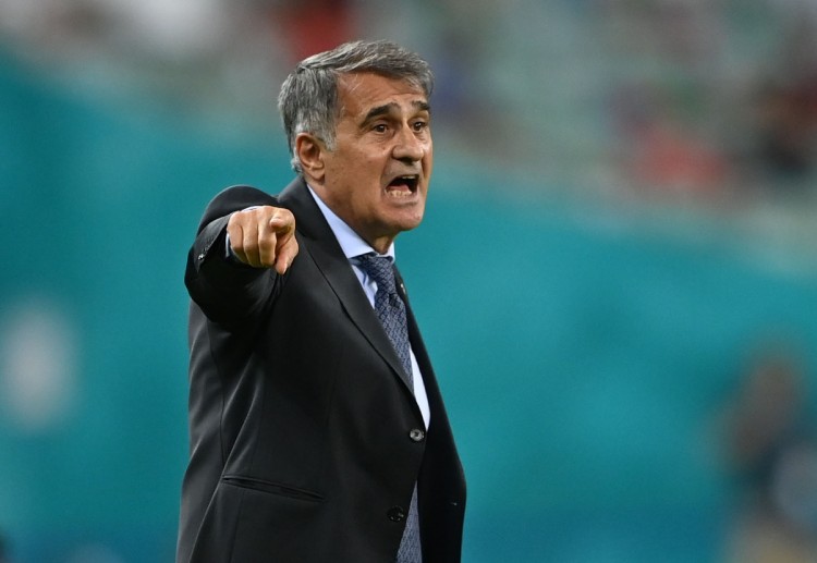 欧洲杯 土耳其的居内什射门偏出