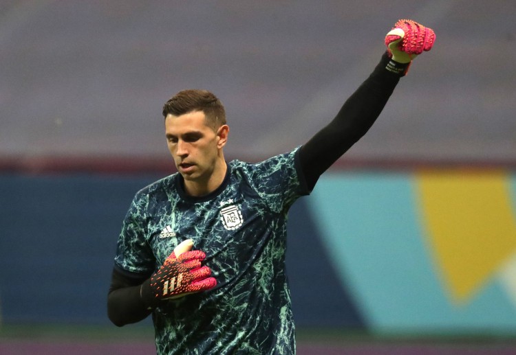 Emiliano Martinez menggagalkan tiga penalti di semifinal Copa America 2021