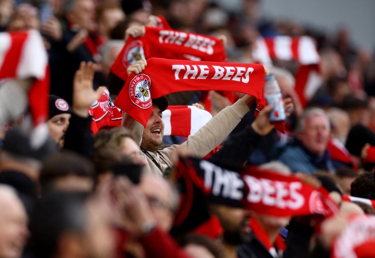 布伦特福德的球员正在认真的思考