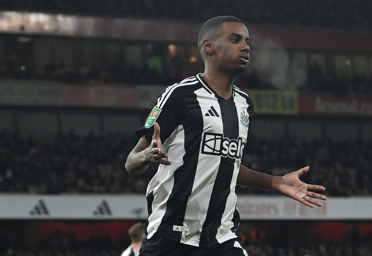 英超联赛 纽卡斯尔前锋伊萨克近期状态火热,尤其在对南安普顿的比赛中梅开二度,展现了他的进攻威胁。