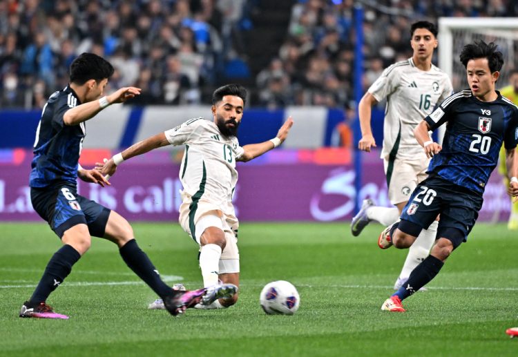 世预赛 尽管未能主场取胜，日本队仍凭借领先优势，稳坐小组头名。