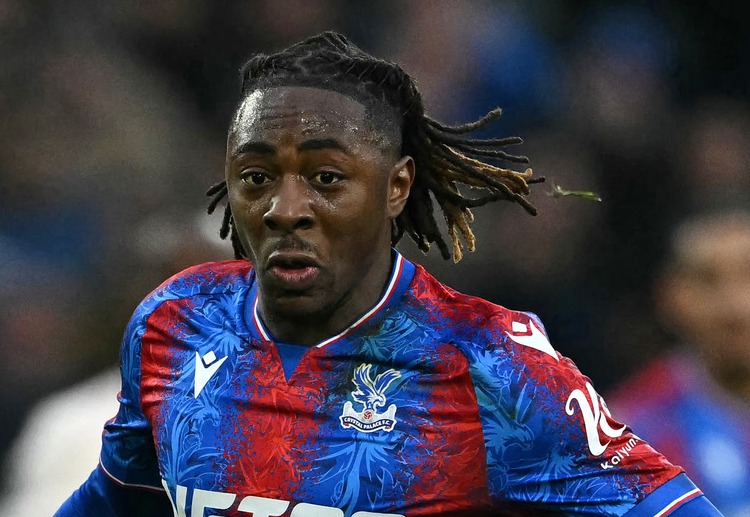 英足总杯 水晶宫的进攻枢纽当属埃泽,他不仅具备出色的组织能力,突破技术也十分犀利,快速转换进攻是他的拿手好戏