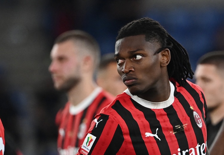 ဂါဘရီရယ် မာတင်နယ်လီ အနေနဲ့ ဒီနွေရာသီမှာ အသင်း ကနေ ထွက်ခွာခဲ့မယ် ဆိုရင်တော့ အာဆင်နယ်က စီးရီးအေ ကလပ် အေစီမီလန် တိုက်စစ်မှူး ရာဖေးလ် လီယောင်ကို ခေါ်ယူဖို့ ကြိုးပမ်းသွားဖွယ် ရှိနေပါတယ်။