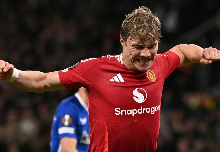 စီးရီးအေ ကလပ် ဂျူဗင်တပ်စ် ကတော့ မန်ချက်စတာယူနိုက်တက် တိုက်စစ်မှူး ရက်စ်မက်စ် ဟွိုက်ဂျ်လန်းကို ခေါ်ယူချင်နေကြောင်း Tuttosport က ဖော်ပြပါတယ်။