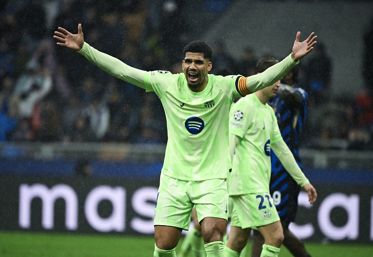 စီးရီးအေ ထိပ်သီး ဂျူဗင်တပ်စ် ကတော့ ကာတာလိုနီးယားမှာ ဆက်နေလိုတဲ့ ဘာစီလိုနာ ဗဟိုနောက်ခံလူ ရော်နယ် အာရူဟိုကို ခေါ်ယူဖို့ လက်မလျှော့သေးကြောင်း El Nacional က ဖော်ပြခဲ့ပါတယ်။