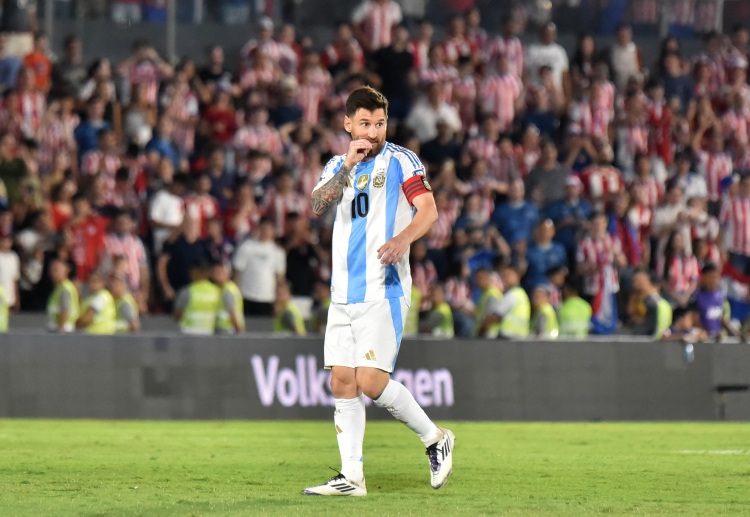 ဒါကြောင့် သမိုင်းတစ်လျှောက် ဆုဖလား အများဆုံး ရရှိထားတဲ့ ဘောလုံးသမားတွေကို အခုလိုပဲ ဖော်ပြလိုက်ရပါတယ်။