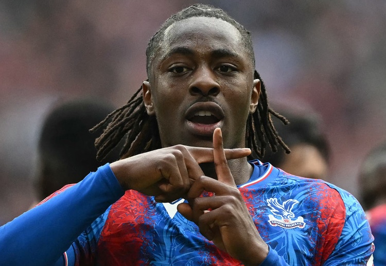 ဗြိတိန်က လာတဲ့ သတင်းတွေအရ ဆိုရင်တော့ ပရီးမီးယားလိဂ် ထိပ်သီး တို့ဟာ အီးဇီးရဲ့ ပေါင်သန်း ၆၀ ကို ပေါင်သန်း ၂၀ စီနဲ့ ၃ ရစ်ခွဲပြီး ပေးချေမယ့် ငွေပေးချေမှု ပုံစံ တစ်ခုနဲ့ ချဉ်းကပ်ဖို့ စီစဉ်နေကြောင်း သိရပါတယ်။