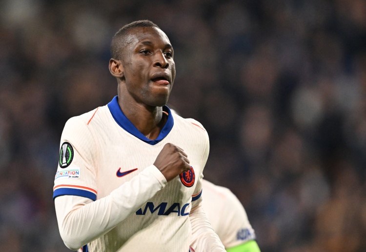 လာလီဂါ ချန်ပီယံ ဘာစီလိုနာ ကတော့ ချဲလ်ဆီး တိုက်စစ်မှူး နီကိုးလက်စ် ဂျက်ဆန်ရဲ့ အနာဂတ်ကို စောင့်ကြည့်နေတယ်လို့ Fichajes က ဖော်ပြခဲ့ပါတယ်။