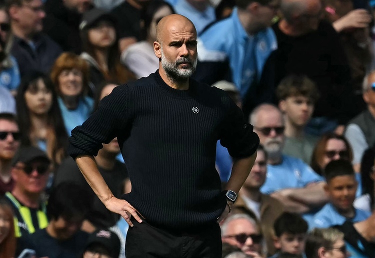 မန်စီးတီးဟာ ၂၀၂၃-၂၀၂၄ ဘောလုံးရာသီက ချန်ပီယံလိဂ်၊ အက်ဖ်အေဖလားနဲ့ ပရီးမီးယားလိဂ် ဖလား တွေကို ရယူနိုင်ခဲ့ပြီး မြို့ခံပြိုင်ဘက် မန်ချက်စတာယူနိုက်တက် ရရှိထားတဲ့ တစ်ရာသီထဲ ဖလား ၃ လုံး ချန်ပီယံ စံချိန်ကို ကျော်ဖြတ်နိုင်ခဲ့ပါတယ်။