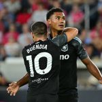 올리 왓킨스는 지난 여름 이적 시장에서 팀을 떠날 것으로 예상되었지만, 프리미어리그 한 시즌 더 애스턴 빌라에 잔류하게 된다.