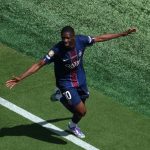 法甲联赛 登贝莱是巴黎圣日尔曼的核心人物，上赛季凭借21粒进球荣获金靴奖，本赛季继续担任进攻主力。