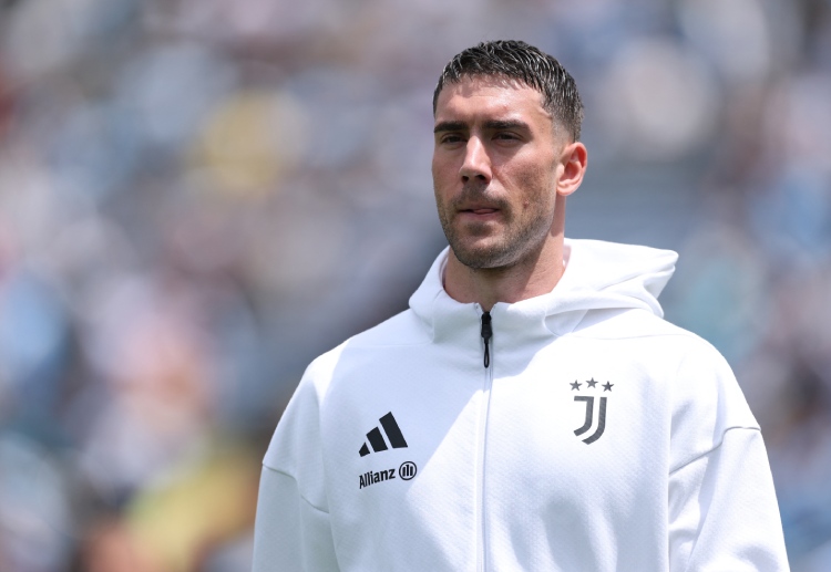 ဗလာဟိုဗစ်ကို ခေါ်ယူဖို့ အတွက် လက်ရှိမှာ လာလီဂါ ထိပ်သီး ကလပ် နှစ်သင်းက ဖြစ်နိုင်ခြေ အများဆုံး ဆိုပေမယ့် နှစ်သင်းစလုံးက လစာငွေပေးချေနိုင်မှု အပိုင်းမှာတော့ အခက်အခဲတွေ ရှိနေပါတယ်။