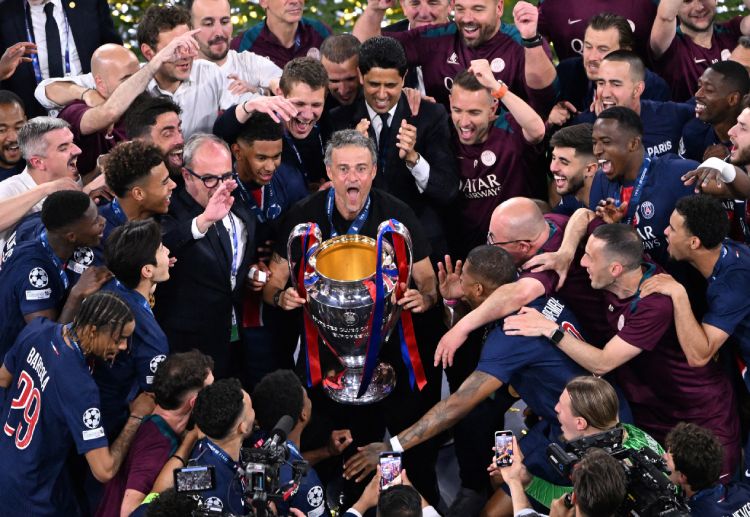 챔피언스리그: 루이스 엔리케 감독은 1996년부터 2004년까지 바르셀로나에서 선수 생활을 했고 2014년부터 2017년까지 팀의 감독을 맡았다.