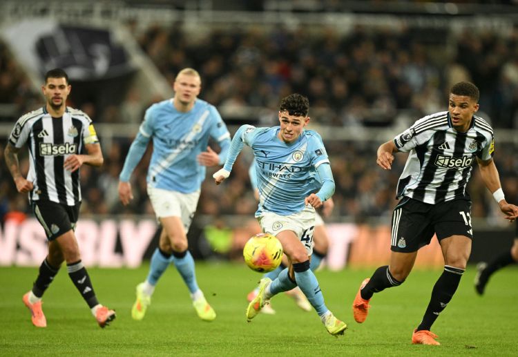 英超联赛  福登禁区摔倒未获VAR点球判罚，瓜迪奥拉因此怒火中烧。