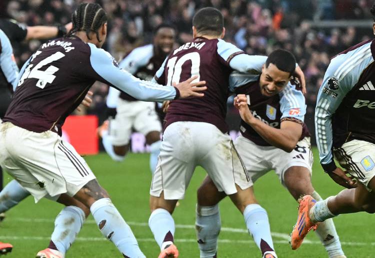 အာဆင်နယ် နည်းပြ မီခဲလ် အာတေးတား ကတော့ အက်စတွန်ဗီလာကို ပရီးမီးယားလိဂ်မှာ ၆ ပွဲ ကြိမ်မြောက် ရှုံးနိမ့်ခဲ့ပြီး မန်စီးတီး (၇ ပွဲ) ပြီးရင် အက်စတွန်ဗီလာကို ဒုတိယမြောက် ပွဲအများဆုံး အရှုံးပေးထားခဲ့ရတာ ဖြစ်ပါတယ်။